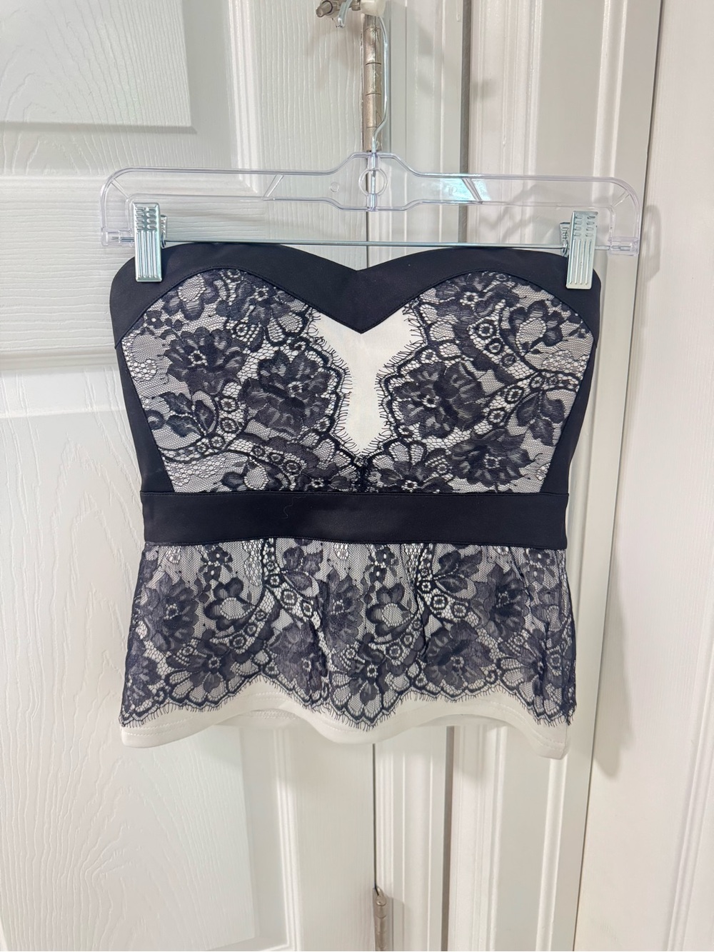 Vintage body central strapless lace top y2k size small black white